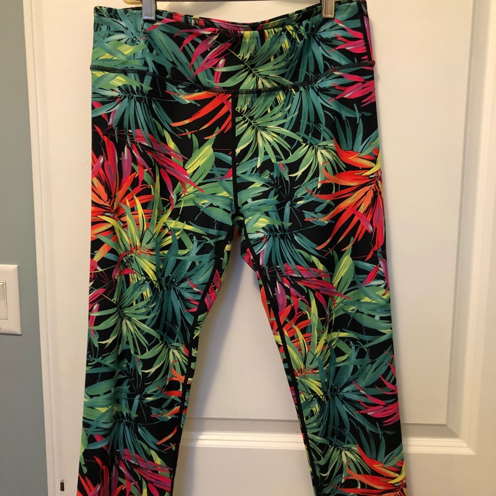 Fabletics salar crops